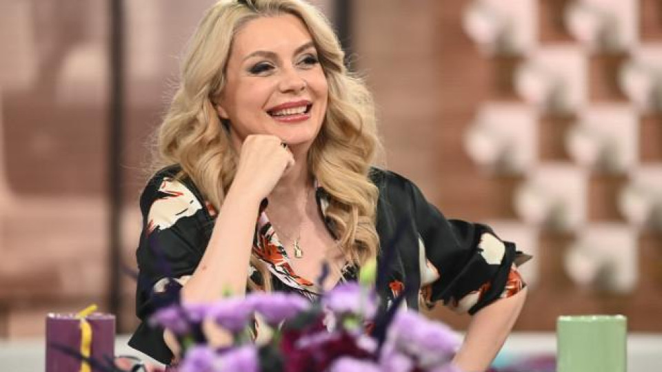 Гаджето на Венета Райкова долетя при нея от Дубай