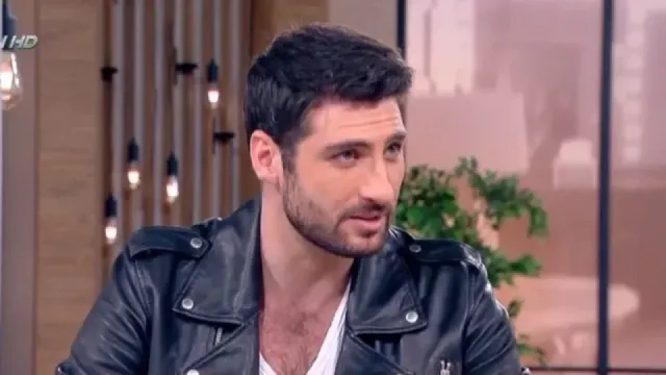 Петър Дочев  извива ръце с „Капките”