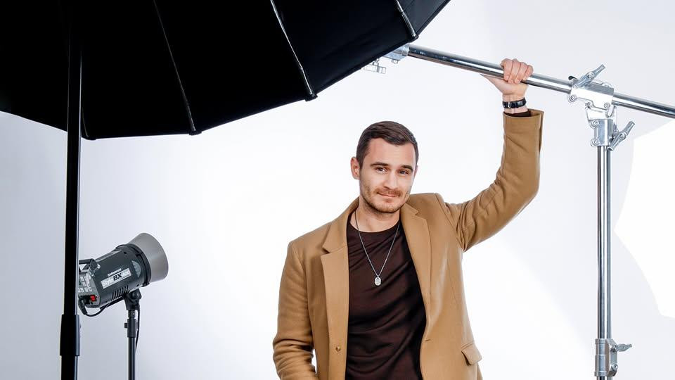 Юлиан Костов се  бори за рейтинг с Ники Кънчев