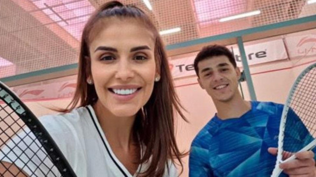 Фолкзездата Анелия се запали по тениса и тръгна на уроци