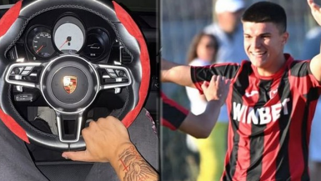 Валери Божинов младши който играе за втория отбор на Локо Пд