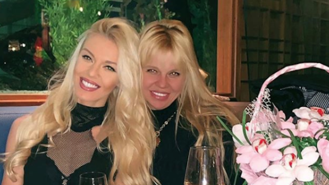 На грижи за малкия Арън се отдаде секси майката на