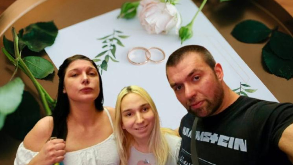 Емили Тротинетката вдига тройна сватба Емили Тротинетката вдига тройна сватба