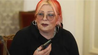 Лисици и чакали влизат нощем при Милена Славова! Певицата щастлива, че живее в къща