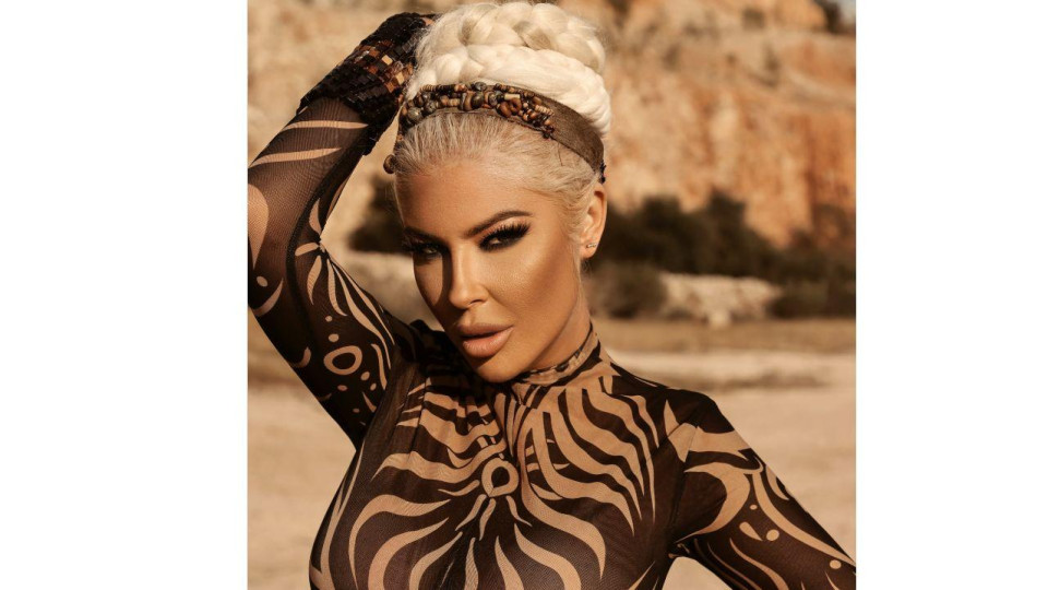 Скандално или нормално? Андреа пя без бельо на участие! (ФОТО над18)