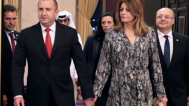 Гардеробът на Десислава Радева изглежда е в криза Преди години