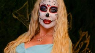 Бременната Антония Петрова разкраси корема си с тиква