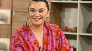 Оля Малинова яла паста за зъби и  кучешки гранули