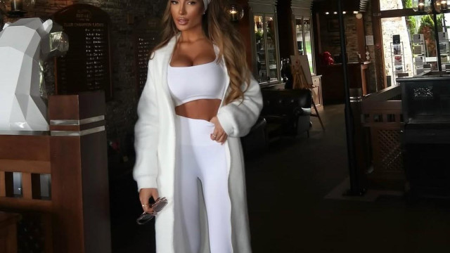 Фолкпевицата Тита отново нажежи страстите с поредната разголена снимка Кадъра