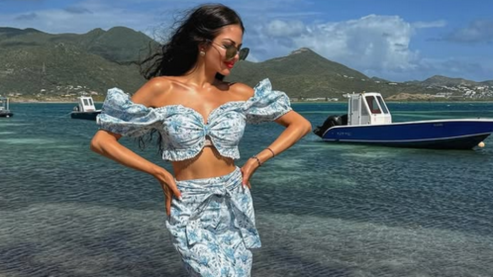 Райна – разделена на две (СНИМКИ)