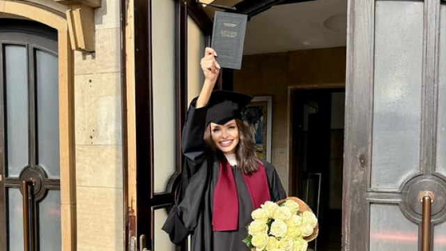 Мис България 2006 стана магистър в Свищов Славена Вътова се