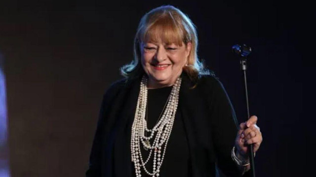 Майката на Богдана Карадочева я кара да пее на първите