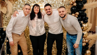 Майката на Карлос: Харесвам приятелката му, мечтая да ме направят баба (СНИМКИ)