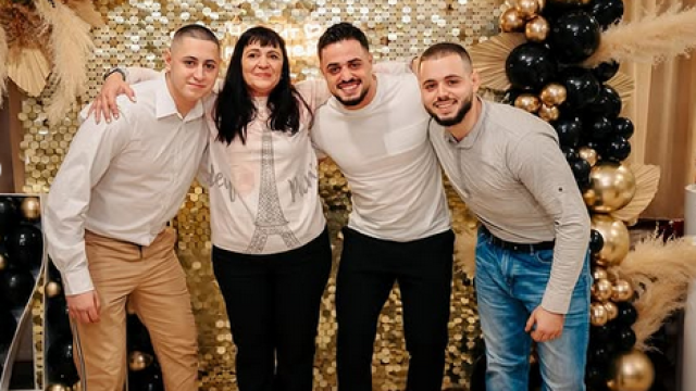 Олимпийският трикратен световен и трикратен европейски шампион сам организирал пищното