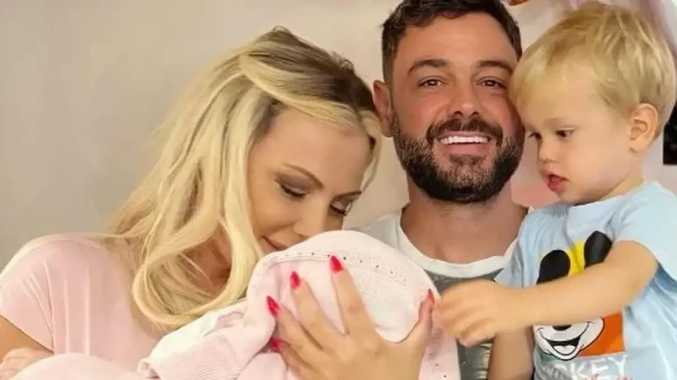 Камелия: Няма приятелства в попфолка