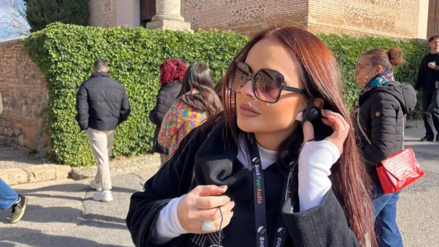 По пътя на знанието умело върви народната певица Ивелина Колева