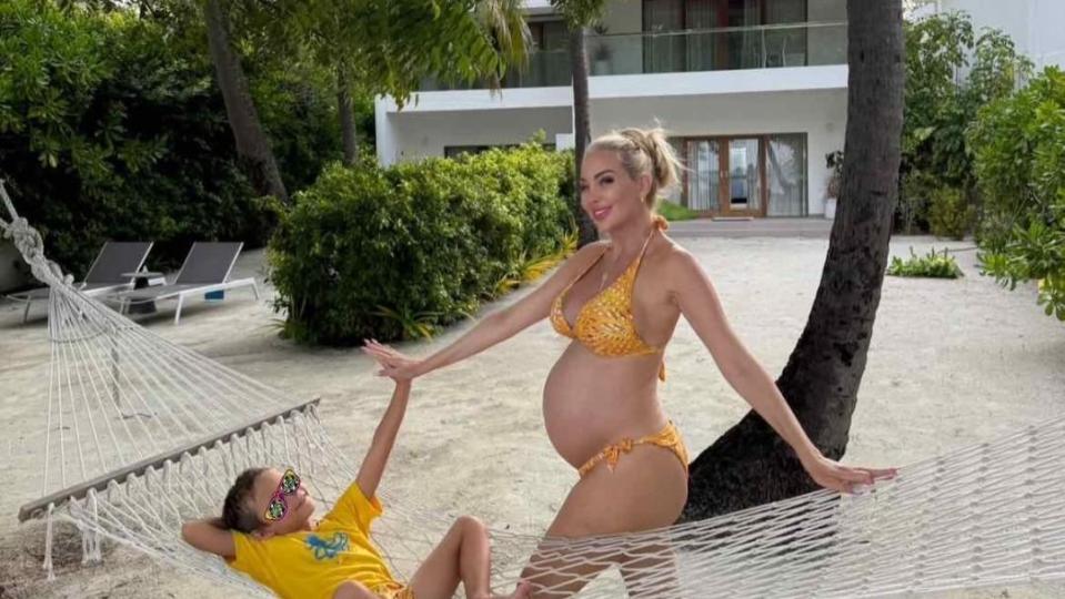 Антония Петрова в гората на орхидеите за Коледа