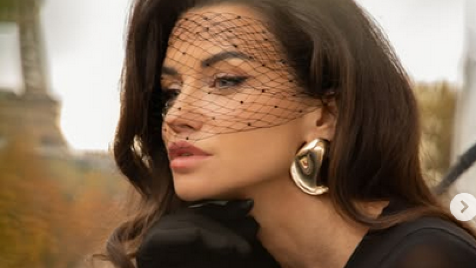 Диляна Попова — фатална дама в Париж (Снимки)