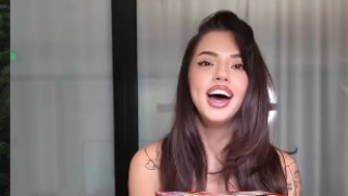 Дара подписва до изнемога