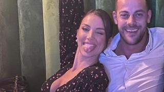 Алекс Богданска заведе гаджето в прозрачен купол за годишнината