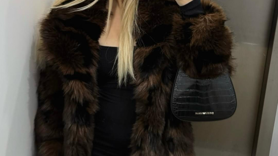 Натали Трифонова не пропуска селфи в асансьора - демонстрира скъпи кожуси!