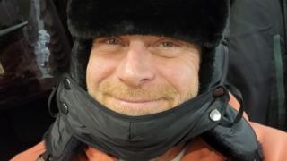 Юлиан Вергов хвърчи на скутер завит с одеяло