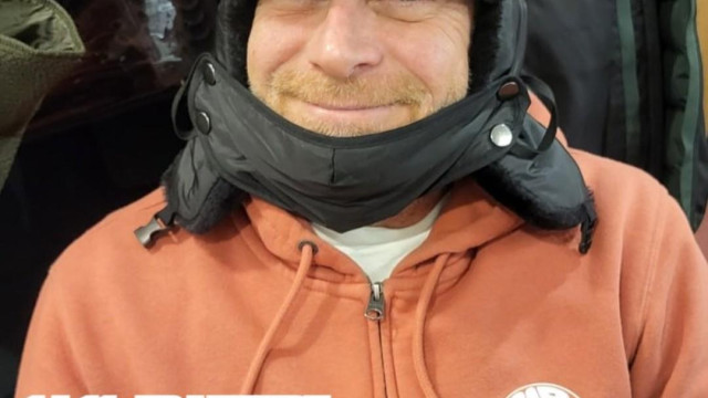 Юлиан Вергов хвърчи на скутер завит с одеяло