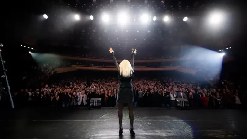 Лили пее на висок ток в НДК