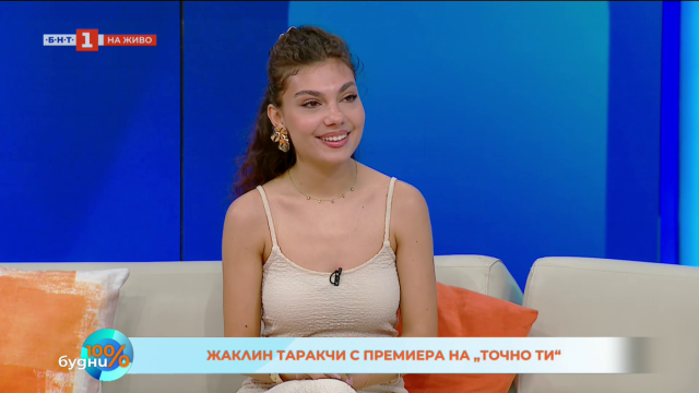 Победителката от Гласът на България пее на базар