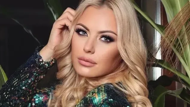 Камелия помести тези дни клипче на което пустосва маша за