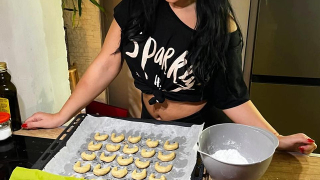 Теди Кацарова пече чешки сладки