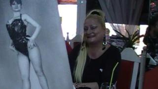 Мис Валентини: Израснах в метох, а станах първата българска стриптийзьорка