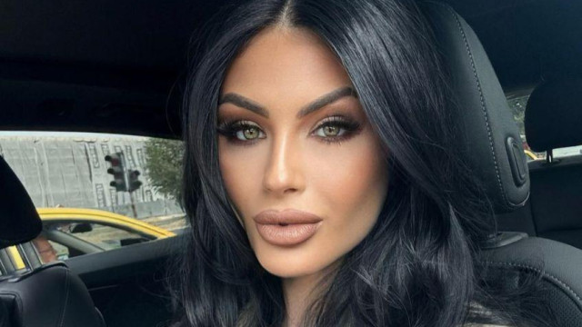 ФОТОБОМБА! Тайнствен мъж вози Мис България без дрехи в колата