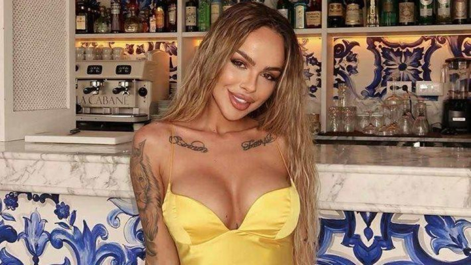 Сузанита показа новия си силикон