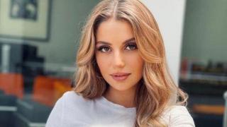 Михаела Маринова вече избрала рокля