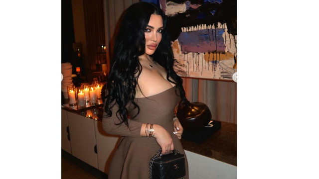 Грамадански силиконови бомби изду 24 годишната дъщеря на фолк певицата Лияна