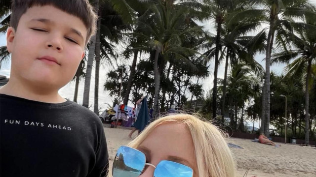 Мис Свят и Мис Вселена Венета Кръстева нахрани слончета