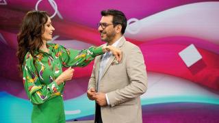 Стефан Щерев  се натиска на  Надя Иванова, тя се дърпа