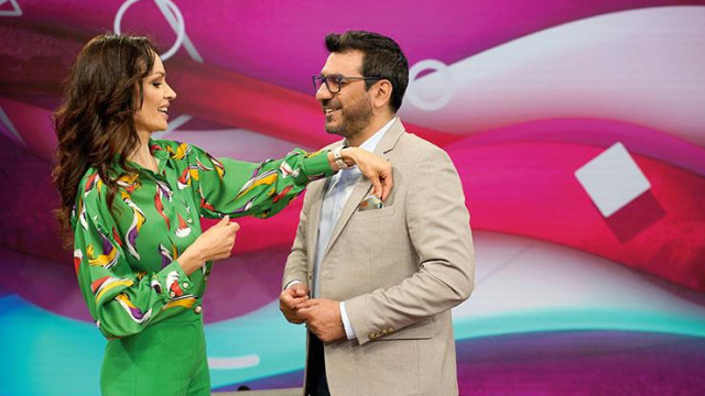 Стефан Щерев  се натиска на  Надя Иванова, тя се дърпа