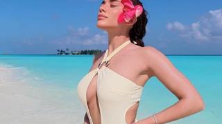 Чалга дива се вее на Малдивите