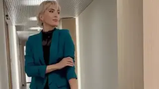 Ромина Андонова пече чушки по стилен тоалет