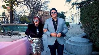 87-годишната Мими Николова лъсна с минижуп (ВИДЕО)