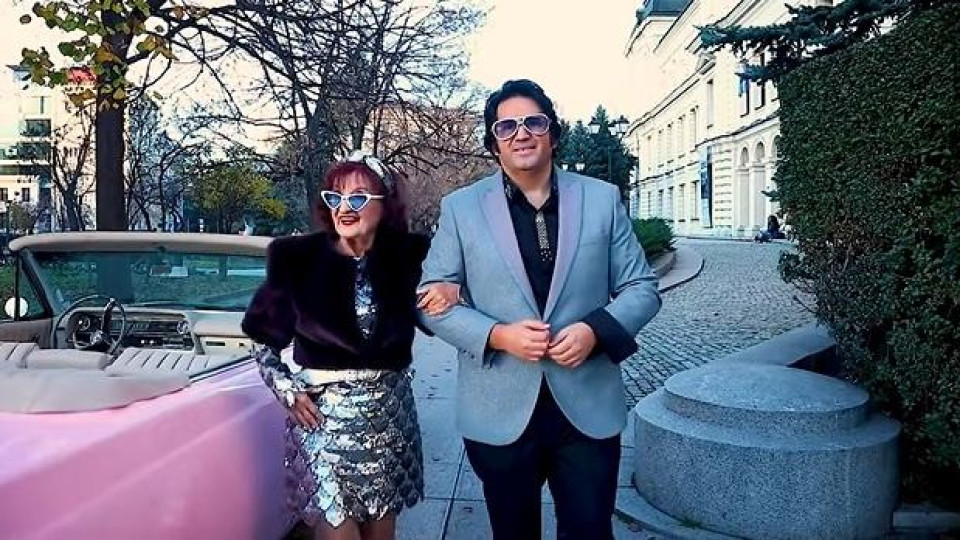 87-годишната Мими Николова лъсна с минижуп (ВИДЕО)