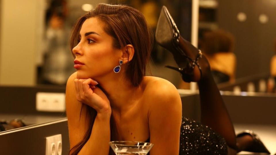 Софи Маринкова като Скарлет Йохансон