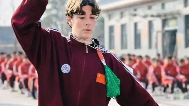 Внукът на Симеон II се дипломира в Шаолин с часовник за  1000 евро