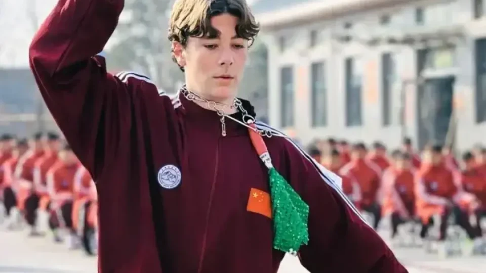 Внукът на Симеон II се дипломира в Шаолин с часовник за  1000 евро