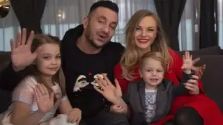 Коцето и наследникът му похапват здравословно