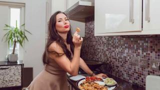 Наталия Кобилкина: Интимните ласки в кухнята са най-качествени