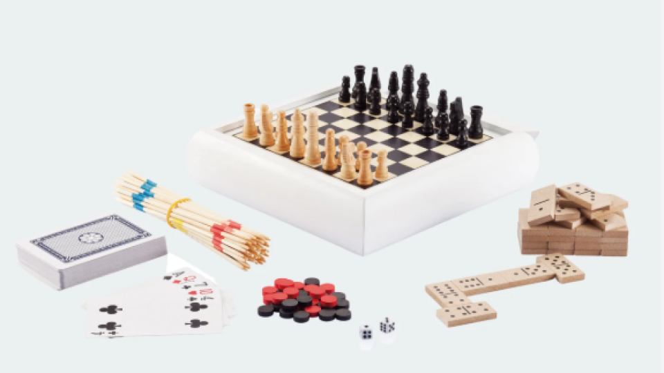 Аналоговата революция: Защо настолни игри, пъзели и винил побеждават екраните