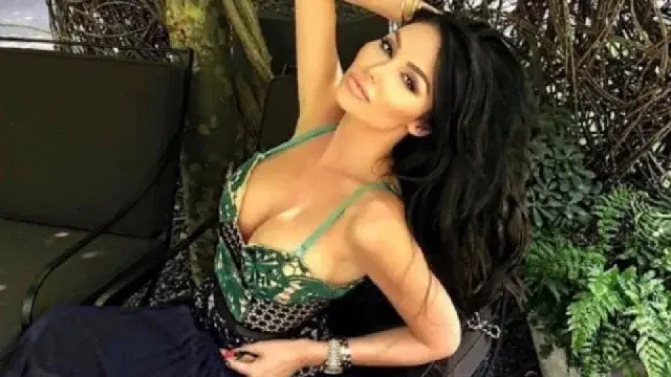 Моника Валериева се оклепа на летището